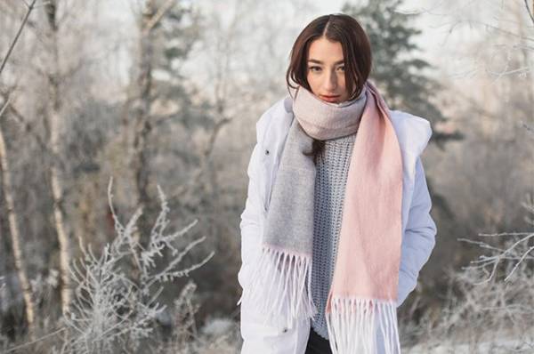 
        Шевелюра не дышит? Трихолог Осман рассказала, вредит ли шапка волосам    