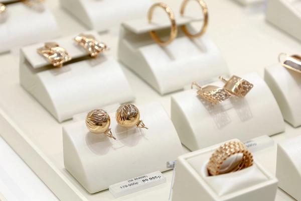 Праздник за секунду. Названо, как быстро сделать обычную одежду нарядной
Праздник за секунду. Названо, как быстро сделать обычную одежду нарядной