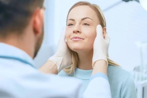 
        Скажут «нет». Хирург Карапетян назвал 5 самых ужасных пластических операций    