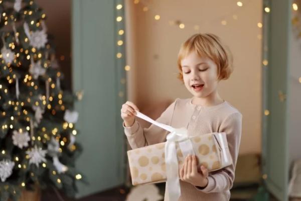 Чем дешевле — тем лучше. Психолог Баленко: детям не важна цена подарка
Чем дешевле — тем лучше. Психолог Баленко: детям не важна цена подарка