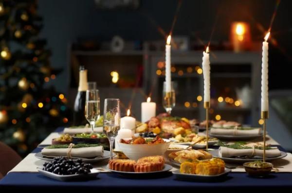 
        Меню с нюансами. Какие продукты и напитки под запретом на Новый год    