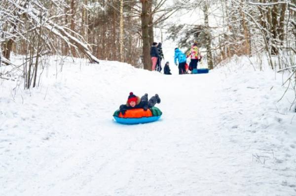 
        Несладкие &laquo;ватрушки&raquo;. Врач Кулик назвал самые опасные зимние детские травмы    