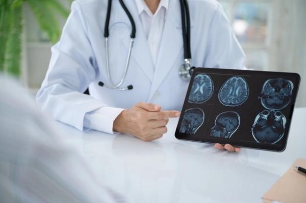 
        Посмотри в зеркало. Ученые определят по лицу повышенный риск деменции    