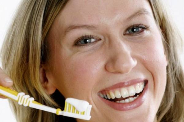 
        Чистота во рту. Врач Маруфиди рассказала, как выбрать зубную щетку и пасту    