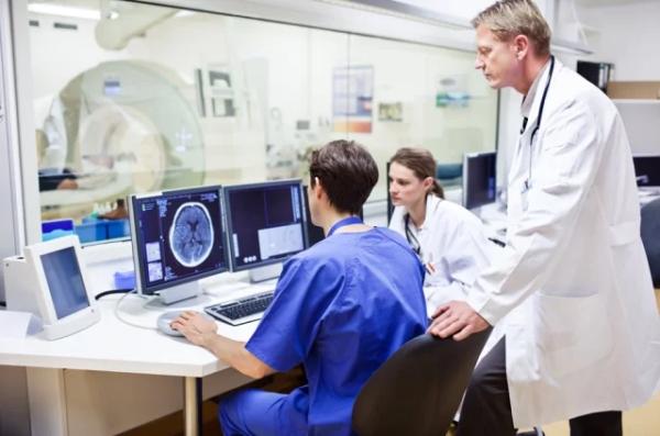 Просветить до паралича. Врач Романов: может ли МРТ привести к инвалидности
Просветить до паралича. Врач Романов: может ли МРТ привести к инвалидности