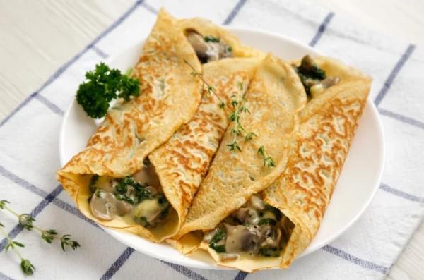 
        4 правила. Врач Денисова: какие блины не навредят, и сколько можно съесть    