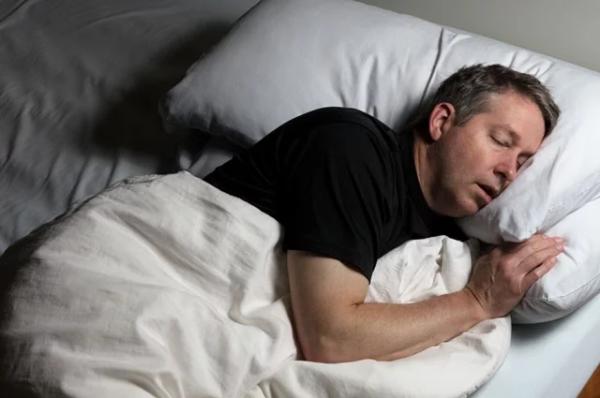 Ночной развод. Врач Бузунов рассказал, когда полезней спать раздельно
Ночной развод. Врач Бузунов рассказал, когда полезней спать раздельно