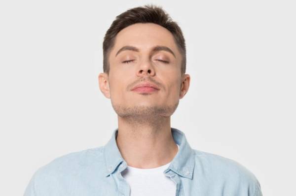 
        Не пахнет счастьем. Как вернуть обоняние, потерянное после ковида    