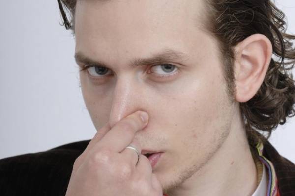 
        Не пахнет счастьем. Как вернуть обоняние, потерянное после ковида    