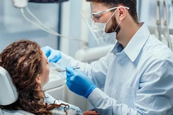 Предательство откуда не ждали. Врач Жук пояснил, как старит стирание зубов
Предательство откуда не ждали. Врач Жук пояснил, как старит стирание зубов